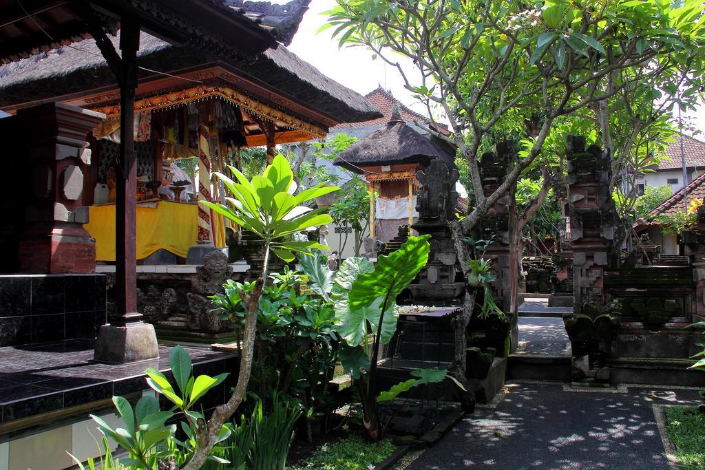 Nugraha Guesthouse 1 Ubud  Exterior photo