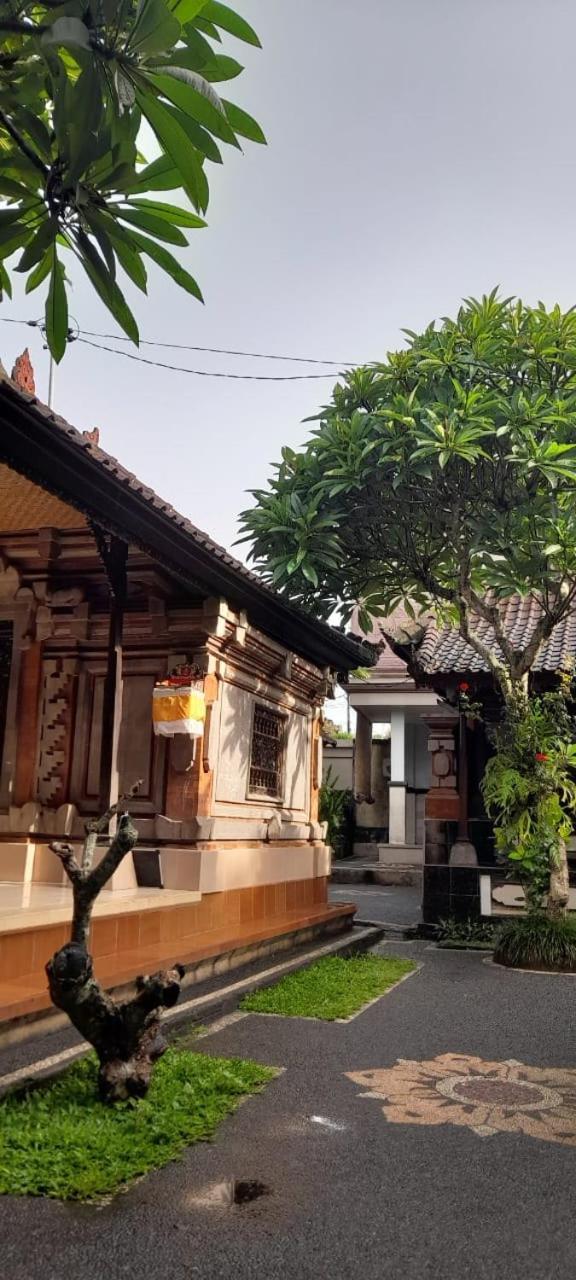 Nugraha Guesthouse 1 Ubud  Exterior photo