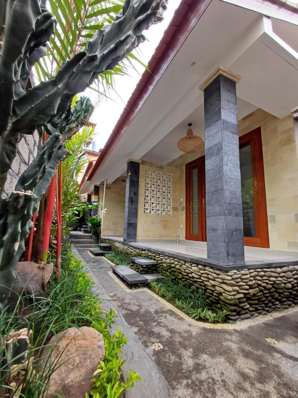 Nugraha Guesthouse 1 Ubud  Exterior photo