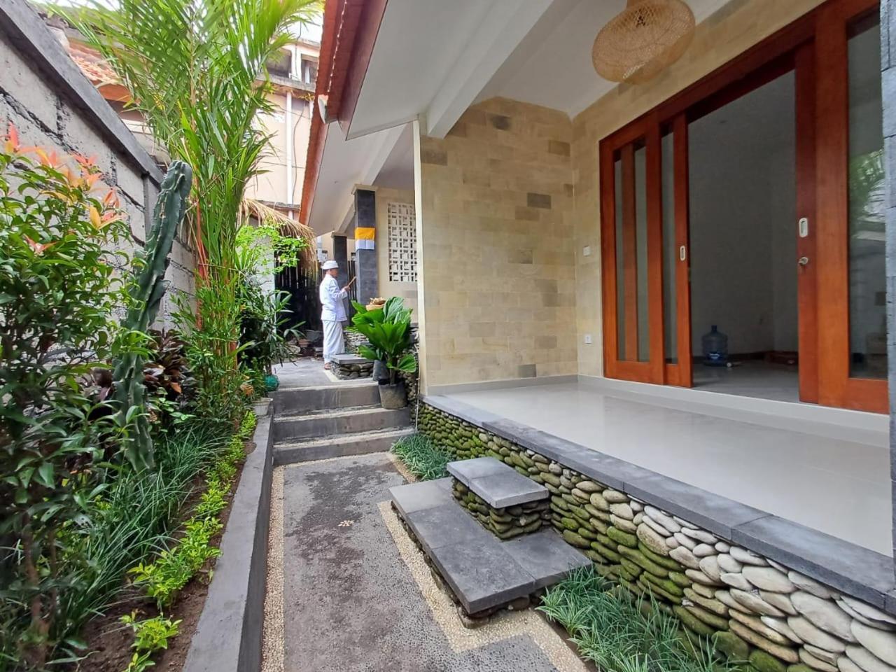 Nugraha Guesthouse 1 Ubud  Exterior photo