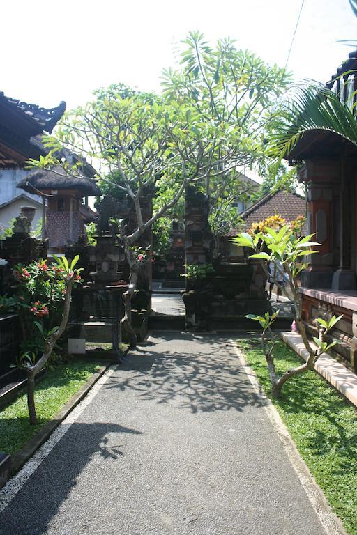 Nugraha Guesthouse 1 Ubud  Exterior photo